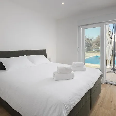 Holiday home Lovely In With Heated Swimming Pool