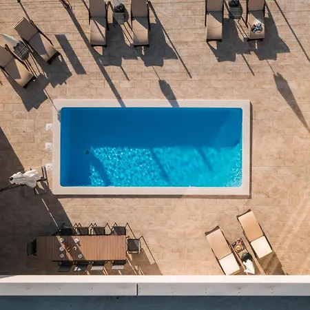 Lovely In With Heated Swimming Pool Holiday home