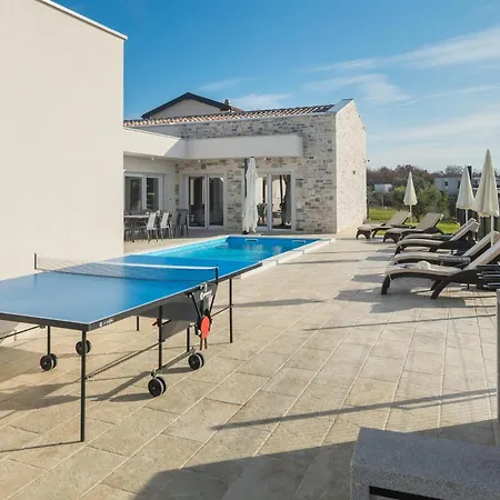 Holiday home Lovely In With Heated Swimming Pool