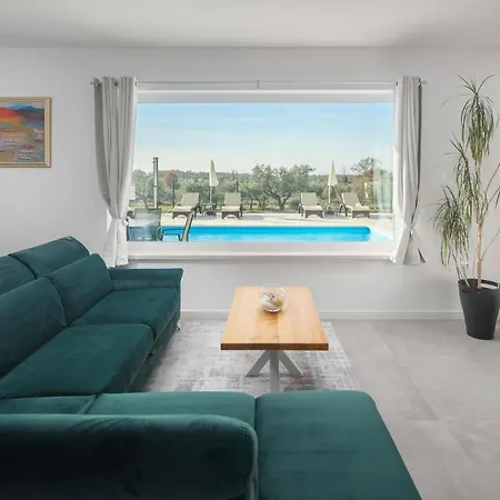 Lovely In With Heated Swimming Pool * Babici