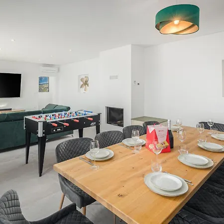 Lovely In With Heated Swimming Pool